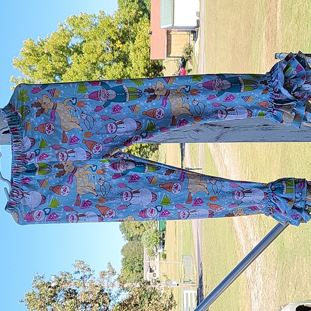 🌈 4 for $25 Girls size 6T ruffle Christmas pants